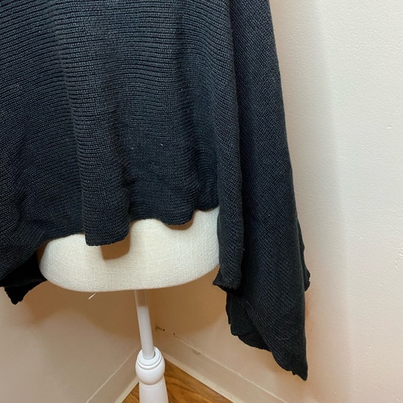 Accessory Street Black One Shoulder Cold Shoulder Poncho - Picture 3 of 9